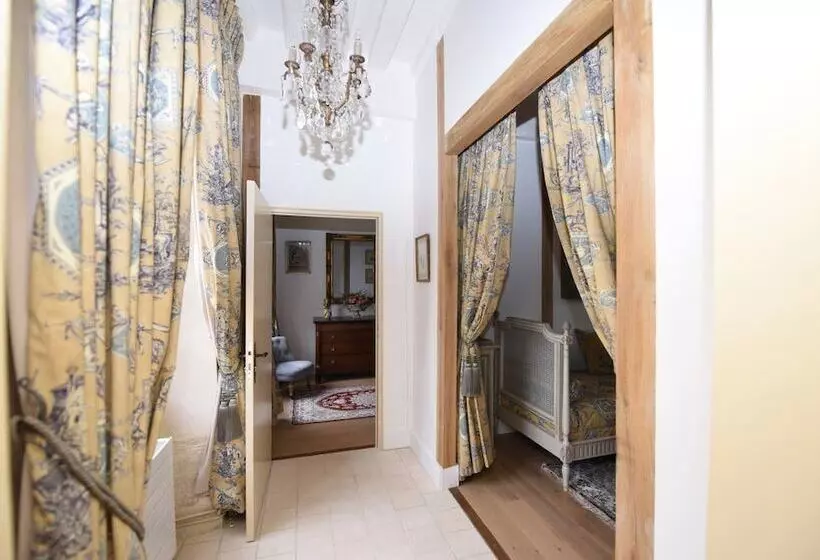 Aamiaismajoitus (B&B) Château De Maudetour