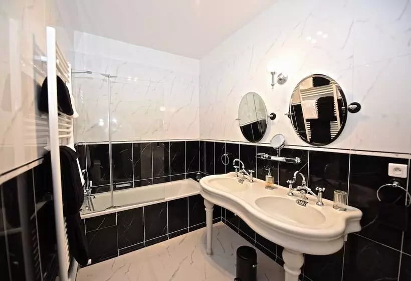 Aamiaismajoitus (B&B) Château De Maudetour