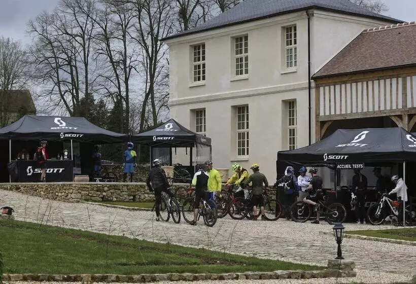 Aamiaismajoitus (B&B) Château De Maudetour