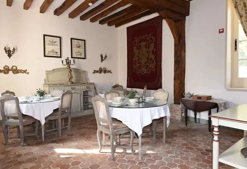 Aamiaismajoitus (B&B) Château De Maudetour