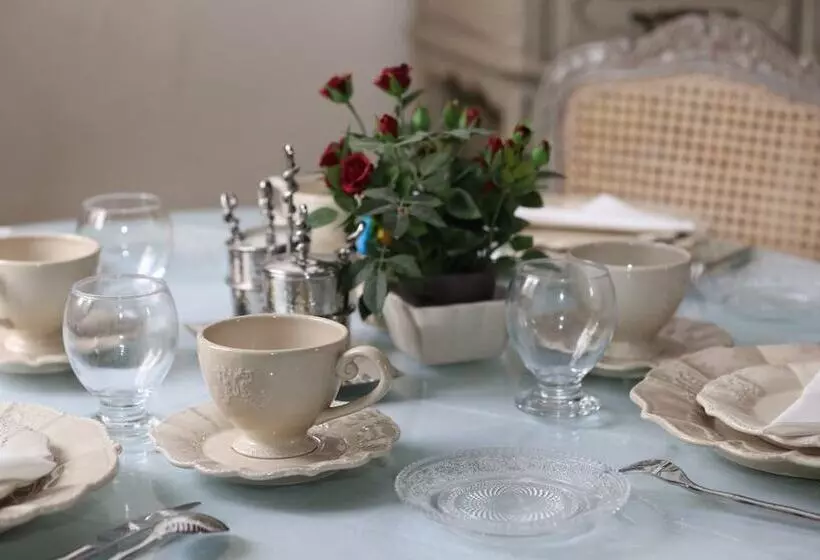 Aamiaismajoitus (B&B) Château De Maudetour