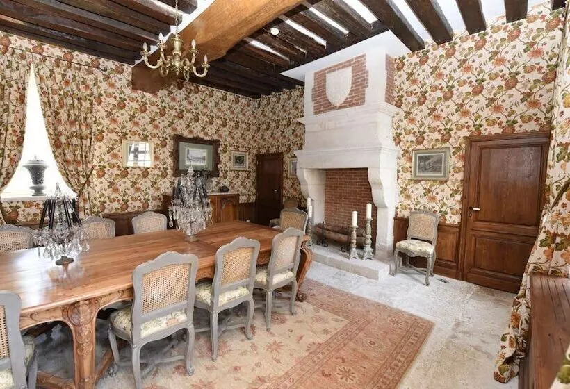 Aamiaismajoitus (B&B) Château De Maudetour