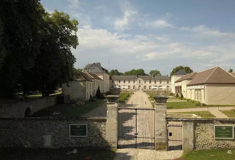 Aamiaismajoitus (B&B) Château De Maudetour