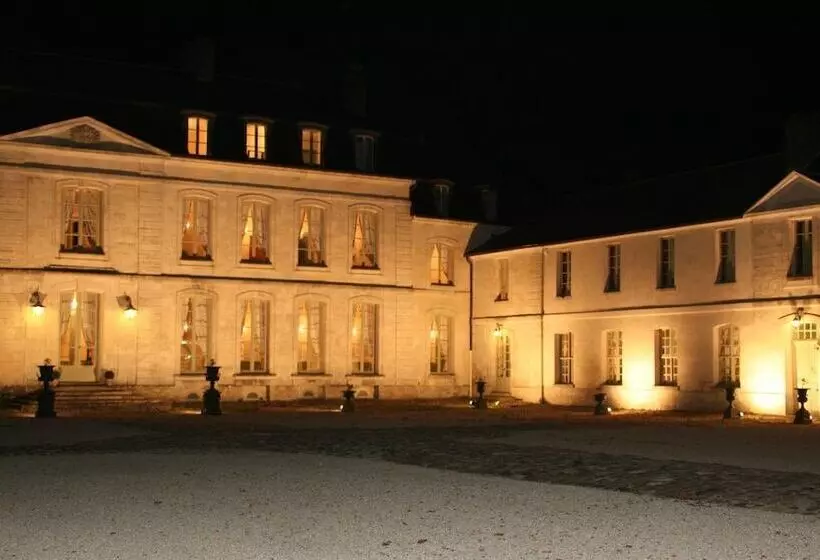 Aamiaismajoitus (B&B) Château De Maudetour