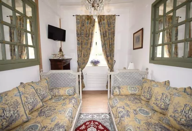 Aamiaismajoitus (B&B) Château De Maudetour