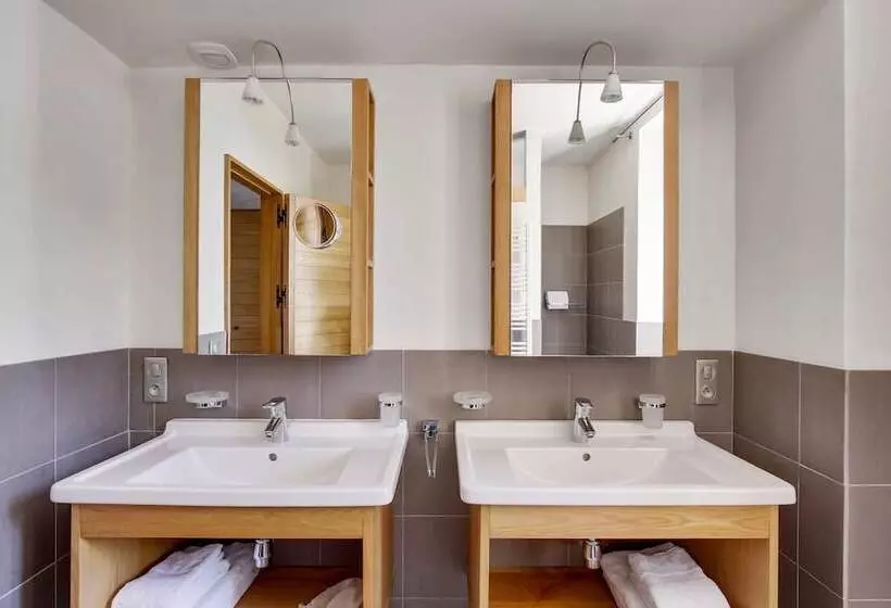 Aamiaismajoitus (B&B) Le Logis De Valandraud