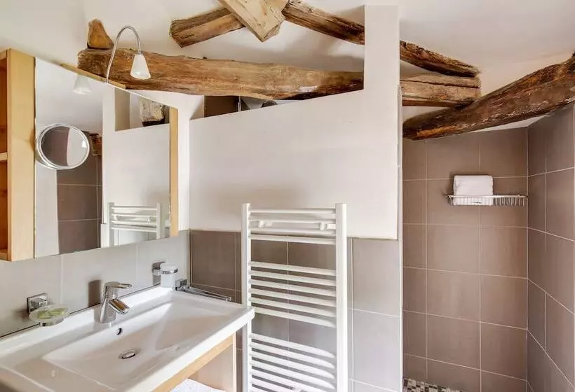 Aamiaismajoitus (B&B) Le Logis De Valandraud