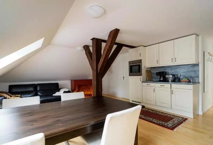 Hotelli Schloss Harkensee