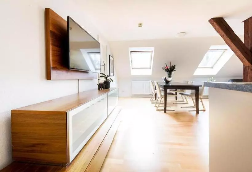 Hotelli Schloss Harkensee