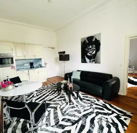 Hotelli Schloss Harkensee