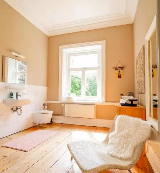 Hotelli Schloss Harkensee