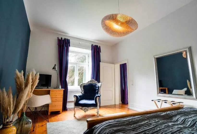 Hotelli Schloss Harkensee