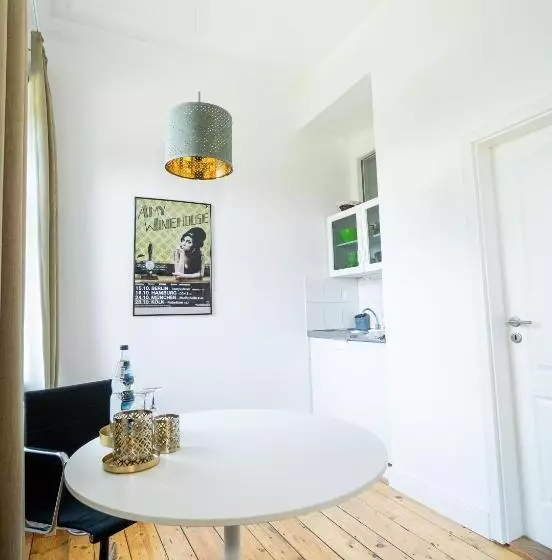 Hotelli Schloss Harkensee