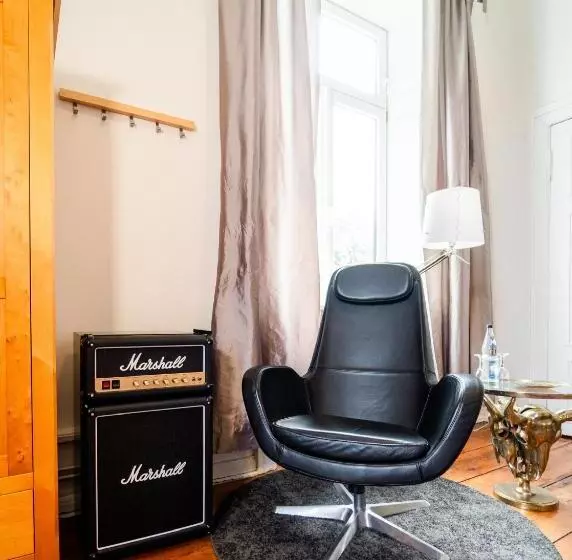 Hotelli Schloss Harkensee