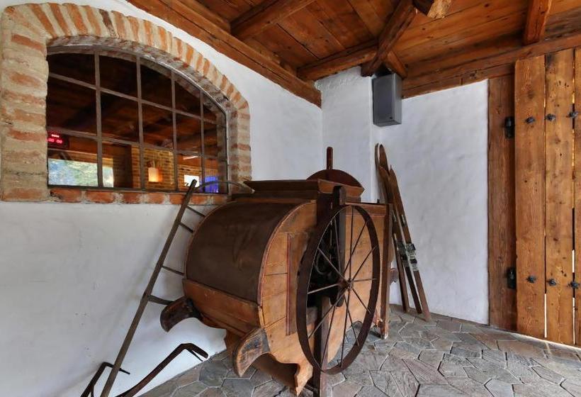 فندق Stara Skola