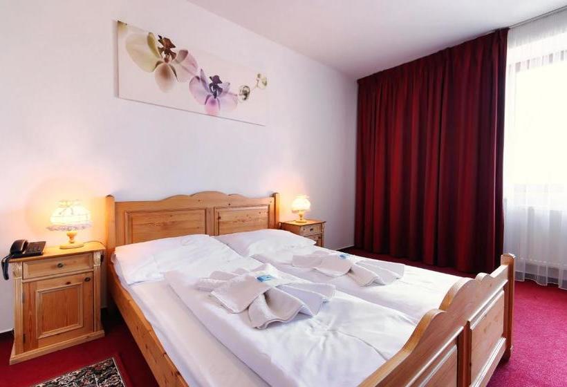 فندق Stara Skola