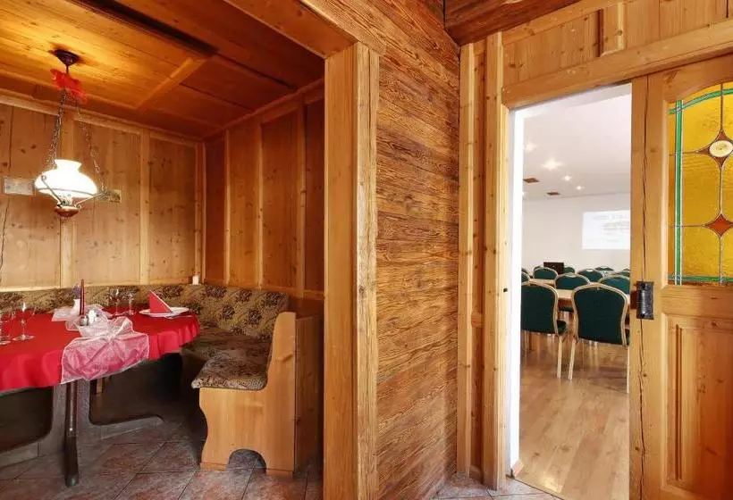 ホテル Stara Skola