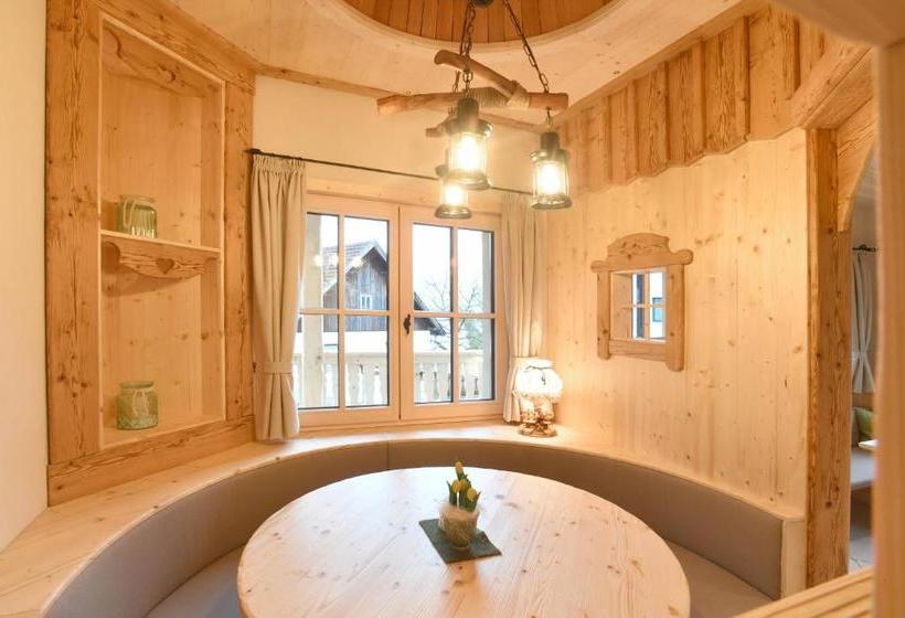 פנסיון Florineum