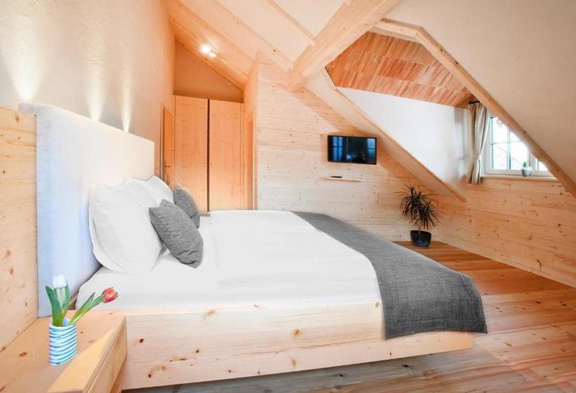 פנסיון Florineum