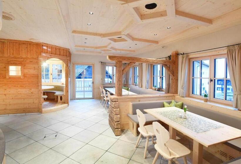 פנסיון Florineum