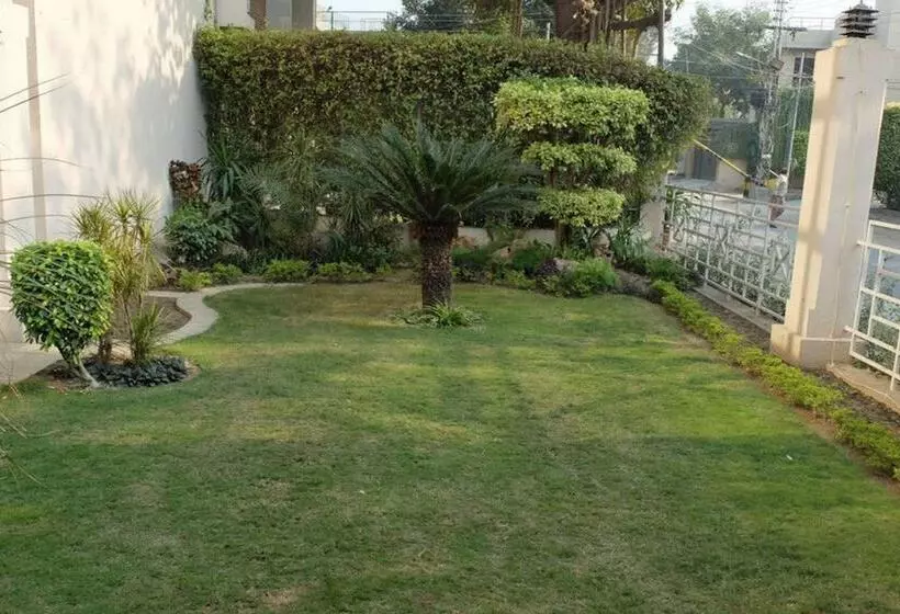 پانسیون Herfa Inn Lahore
