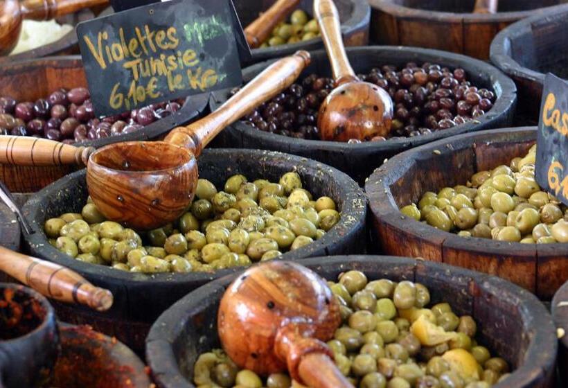 אתר נופש Village Club Les Lavandes   Neaclub