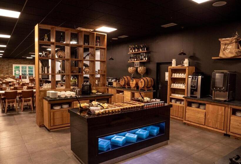 אתר נופש Village Club Les Lavandes   Neaclub