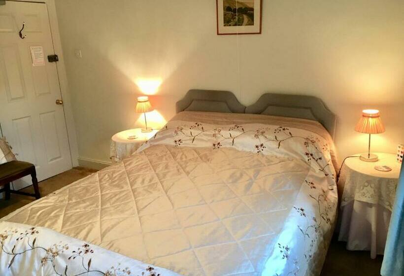 ユースホステル The Falcon Inn