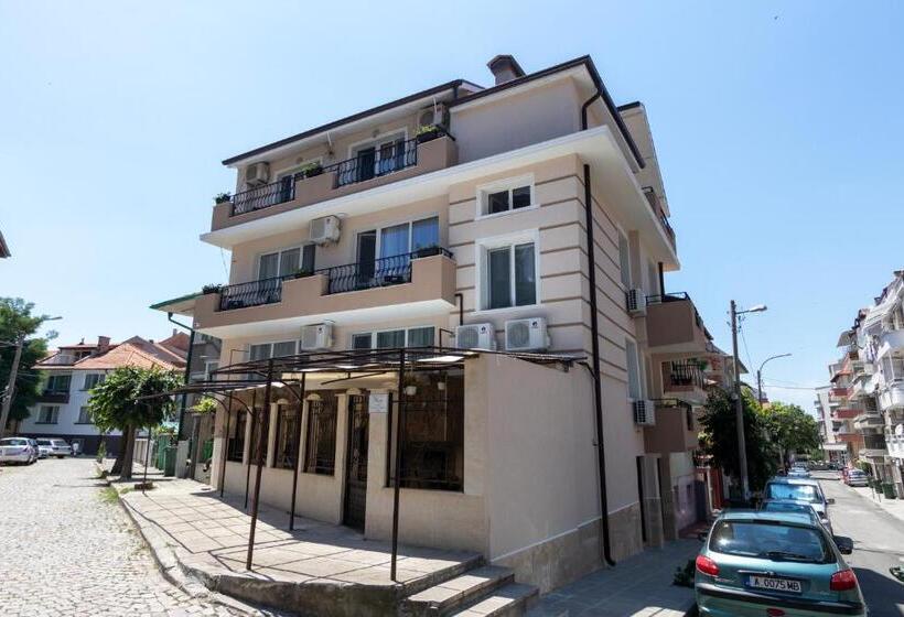 پانسیون Tiffany Boutique Suits   Pomorie