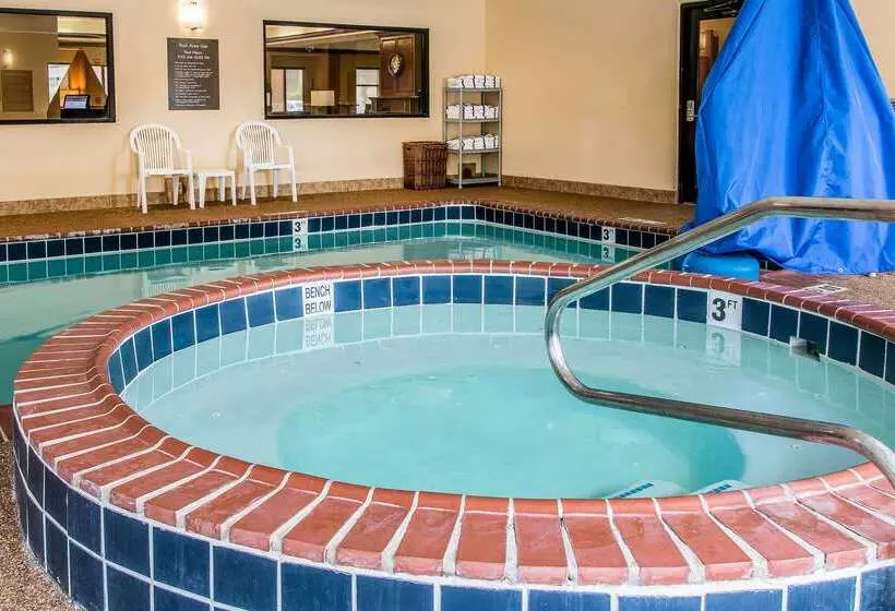 هتل Comfort Suites South Bend Near Casino