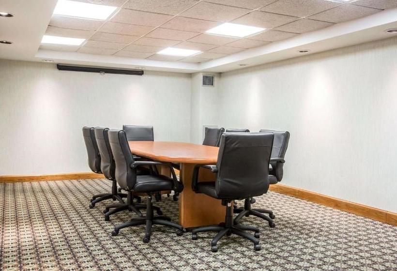 Отель Comfort Suites South Burlington Near University