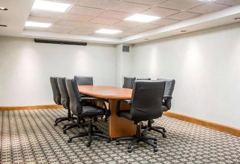 酒店 Comfort Suites South Burlington Near University