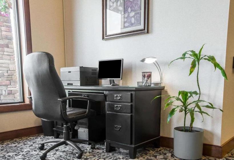 Отель Comfort Suites South Burlington Near University