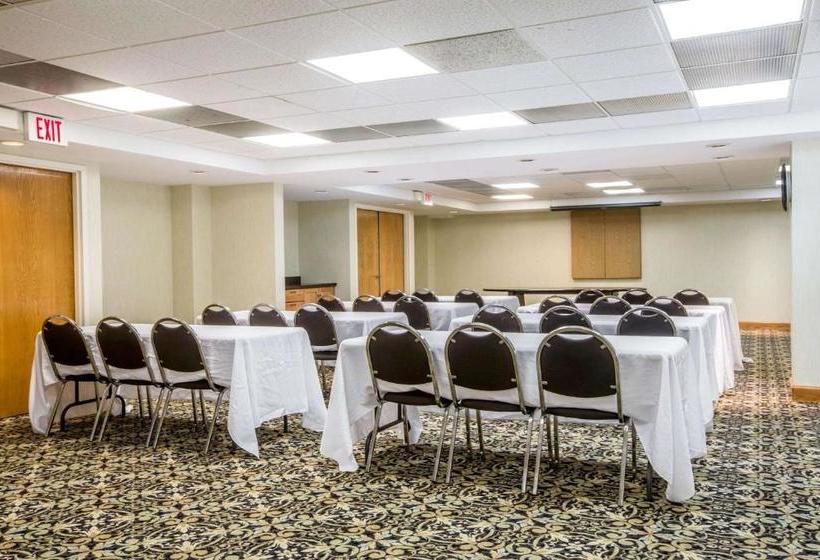 Отель Comfort Suites South Burlington Near University