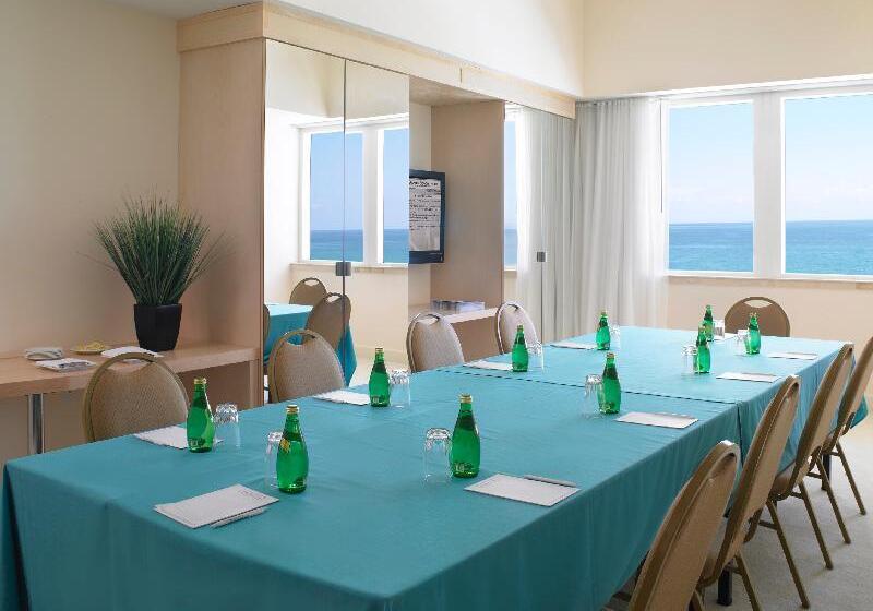 فندق Grand Beach