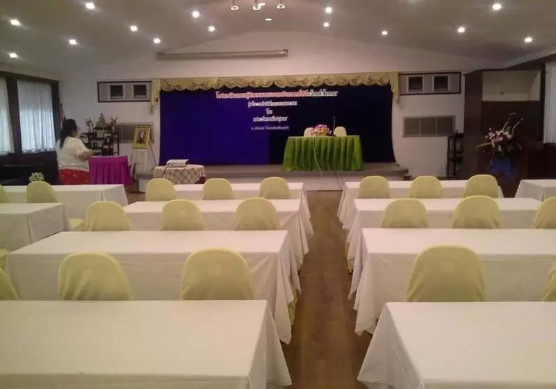 ホテル Jansom Chumporn