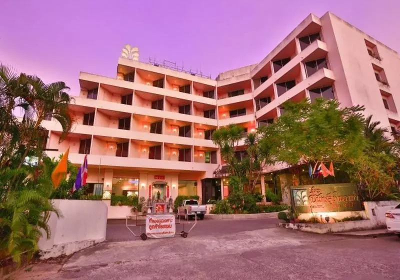 ホテル Jansom Chumporn