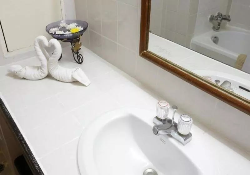 ホテル Jansom Chumporn