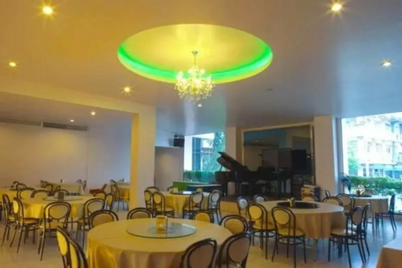 ホテル Jansom Chumporn