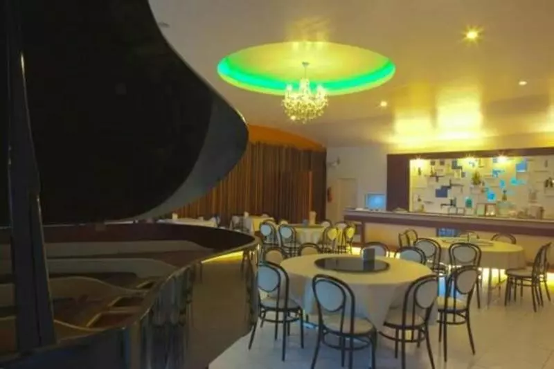 ホテル Jansom Chumporn