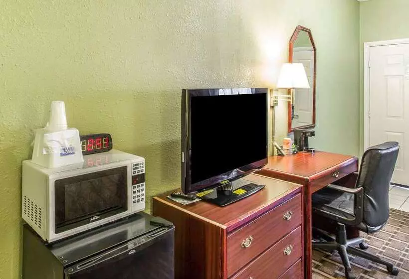 ホテル Rodeway Inn & Suites