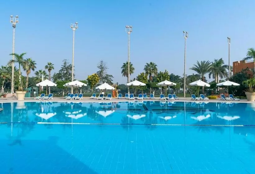 هتل Swiss Inn Pyramids Golf Resort