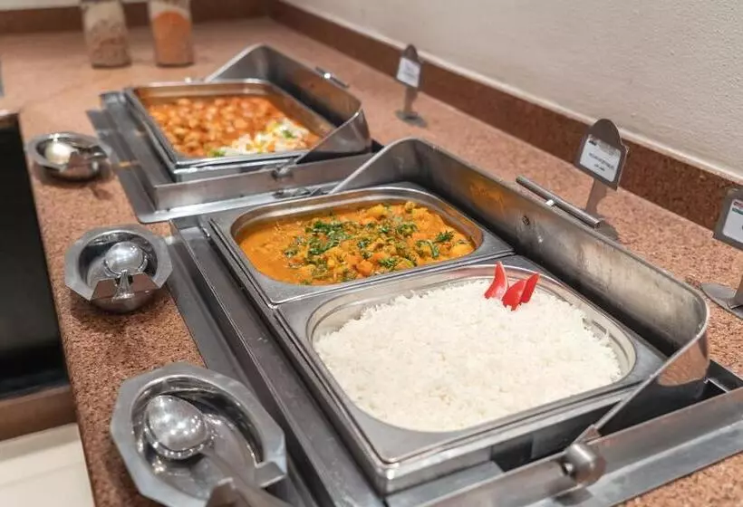 هتل Swiss Inn Pyramids Golf Resort