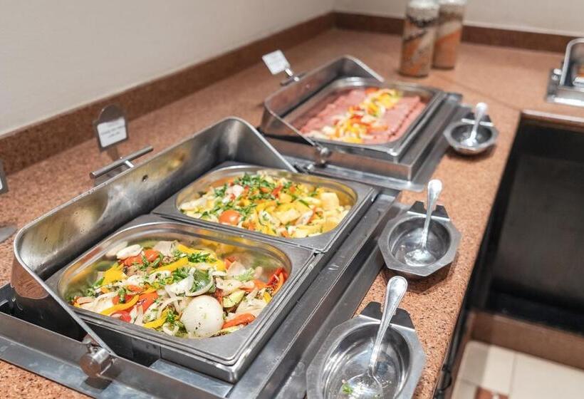 هتل Swiss Inn Pyramids Golf Resort