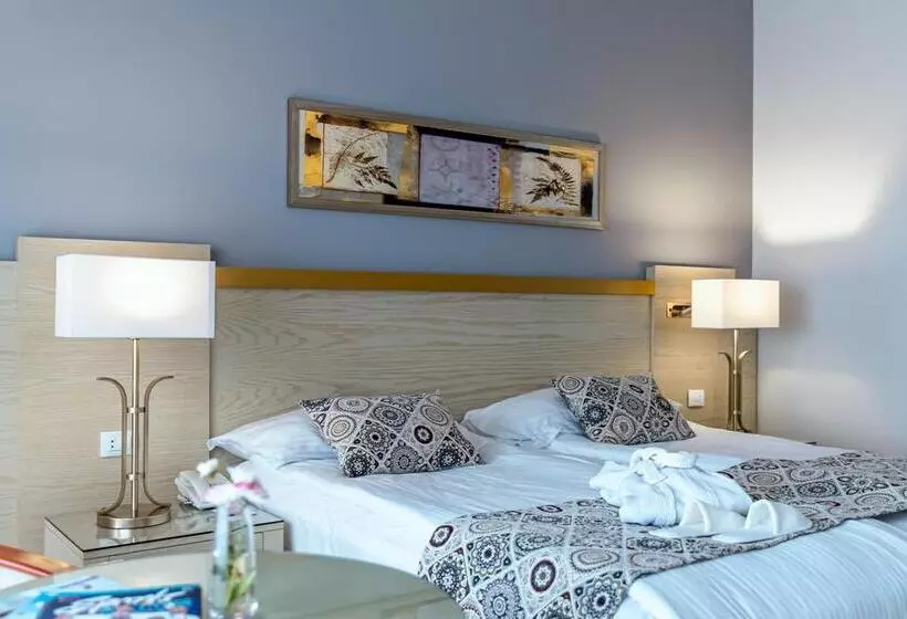 هتل Swiss Inn Pyramids Golf Resort