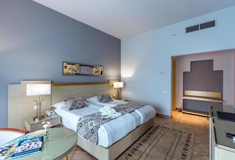 هتل Swiss Inn Pyramids Golf Resort