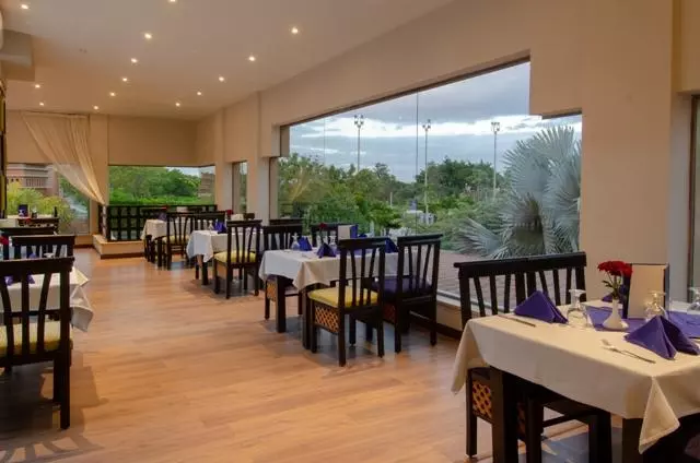 هتل Swiss Inn Pyramids Golf Resort