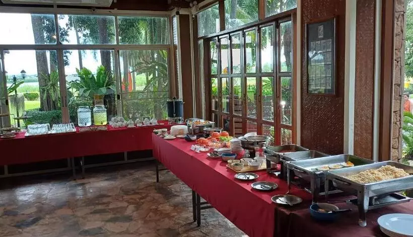 호텔 Uthai River Lake Resort