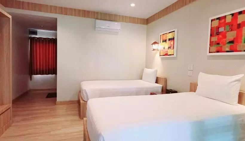 호텔 Uthai River Lake Resort