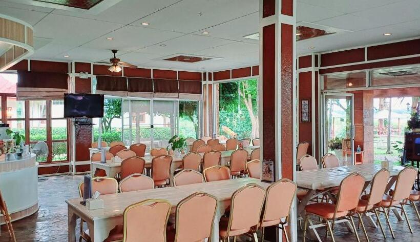 فندق Uthai River Lake Resort